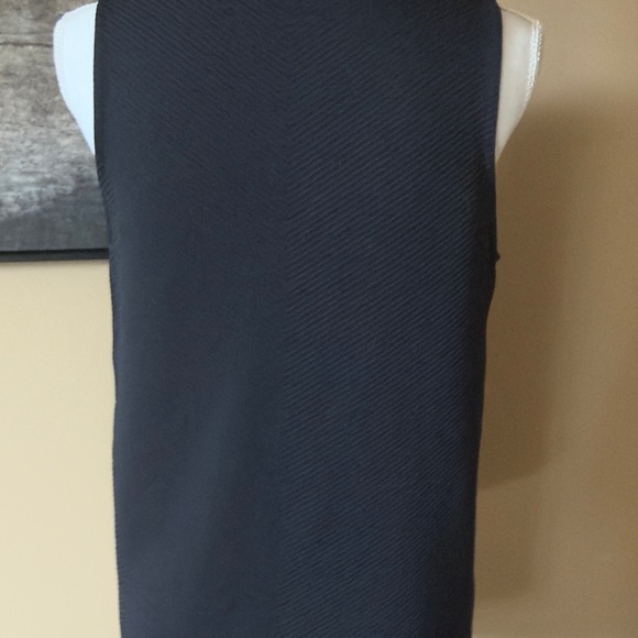 Athleta Black Sleeveless Women's Top! Beautiful - Picture 6 of 8